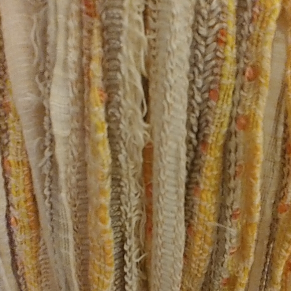 Scraf - Picture 2 of 3